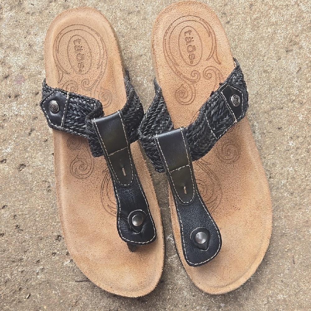 TAOS PAM Black And Tan Sandals